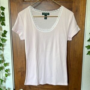 LAUREN RALPH LAUREN 100% Cotton Lace Trim Tee in Pastel Pink | M